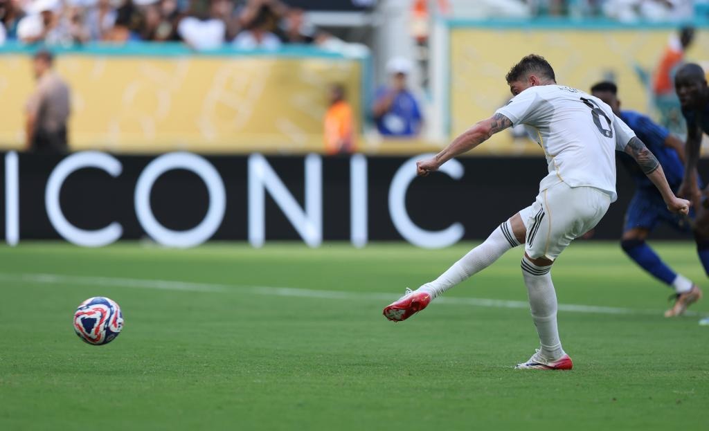 2025 赛季：道奇队在 7 月份的一场比赛中，单局击出 5 支本垒打追平队史纪录