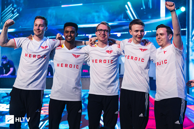 现出球队的 现出球队的